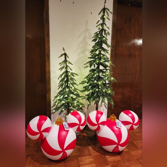 Disney Store Mickey Mouse Large Color Changing Holiday Icon Disney Parks 2024 - Picture 11 of 16